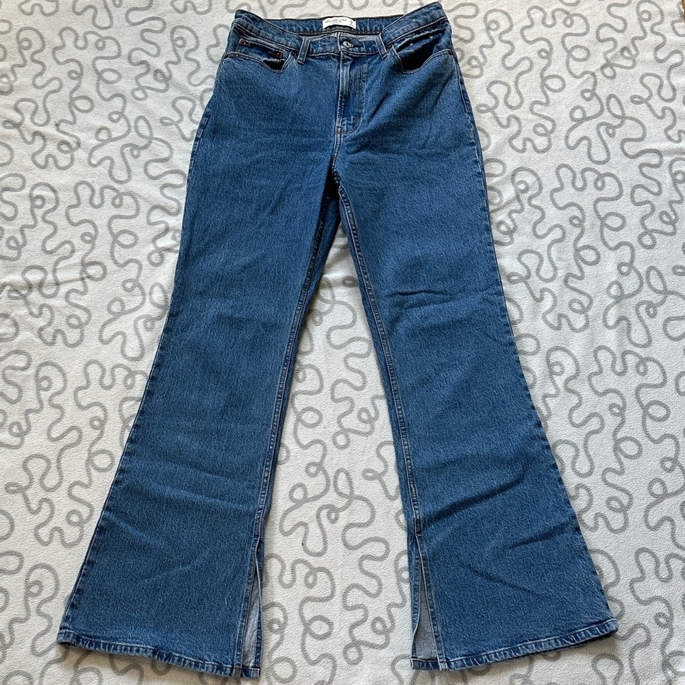 Abercrombie & Fitch The Vintage Flare High Rise Jean